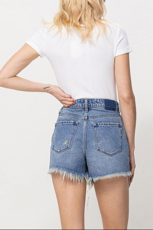 DISTRESSED RIGID MOM SHORTS