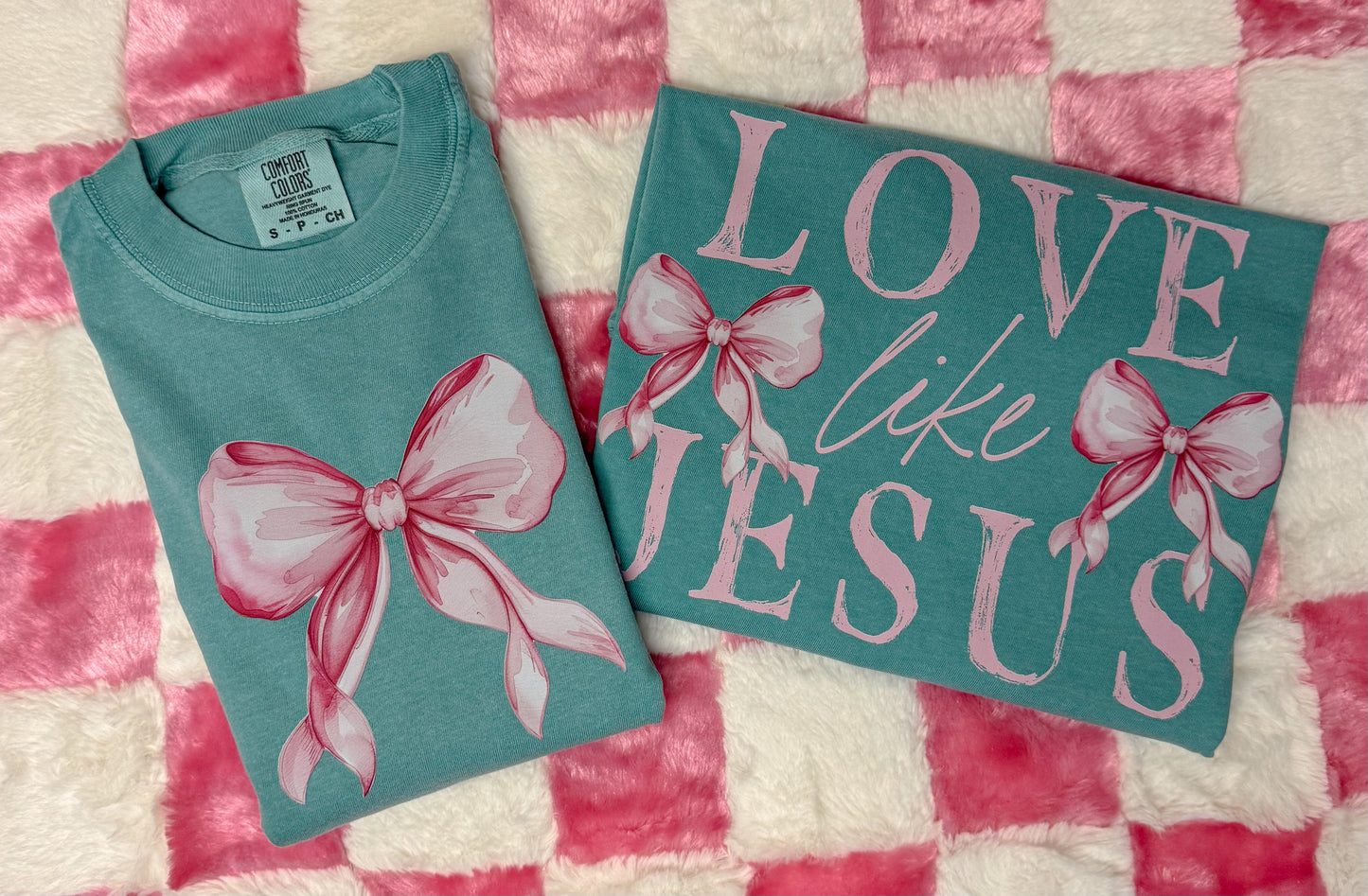 Love like Jesus pocket tee